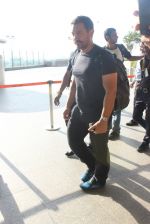 Aamir Khan snapped at airport on 17th March 2016